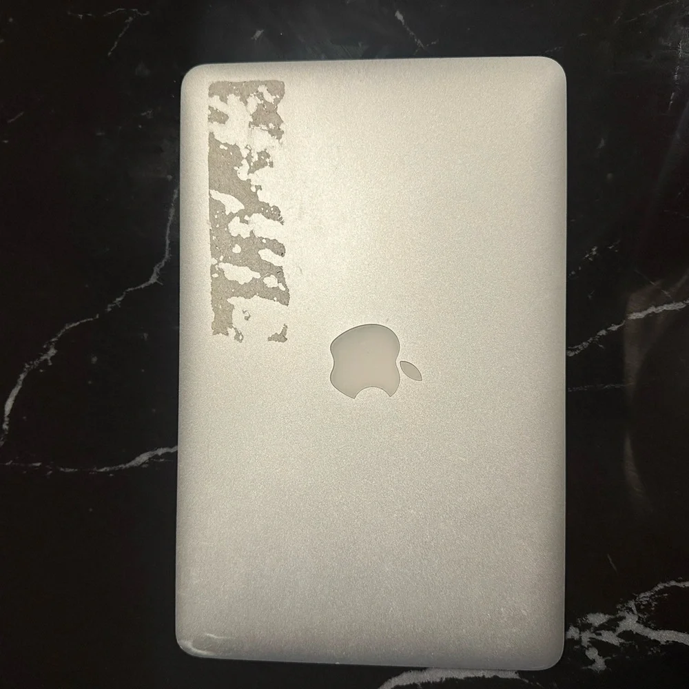 Apple MacBook Air 11” (Early 2015) – MJVM2LL/A – 128GB SSD – A Grade